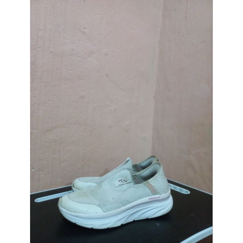 Sepatu Skechers White Ukuran 38