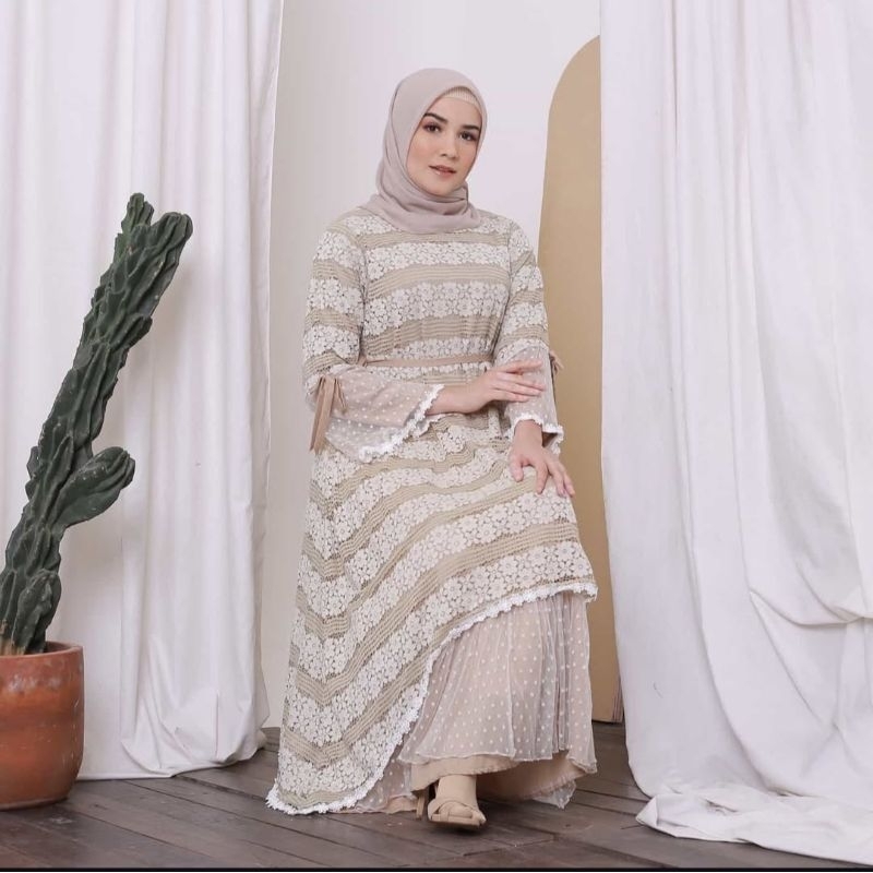Preloved Dress Brukat Mocca by Ivory Studio
