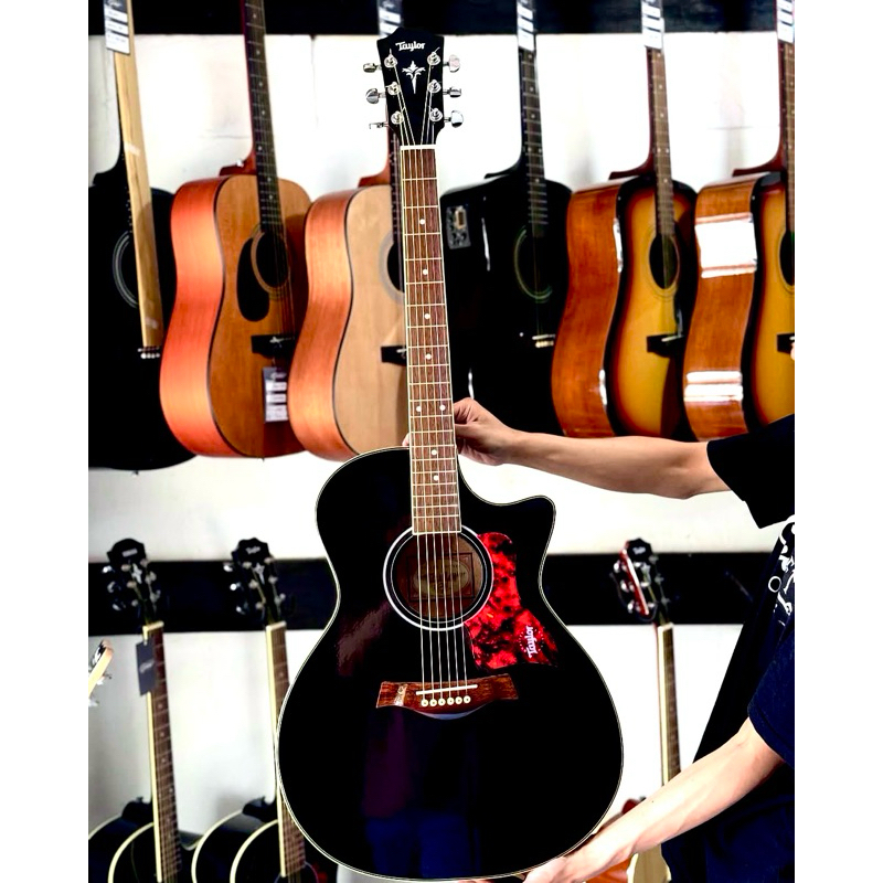 GITAR AKUSTIK TAYLOR CUSTOM BLACK GLOSSY