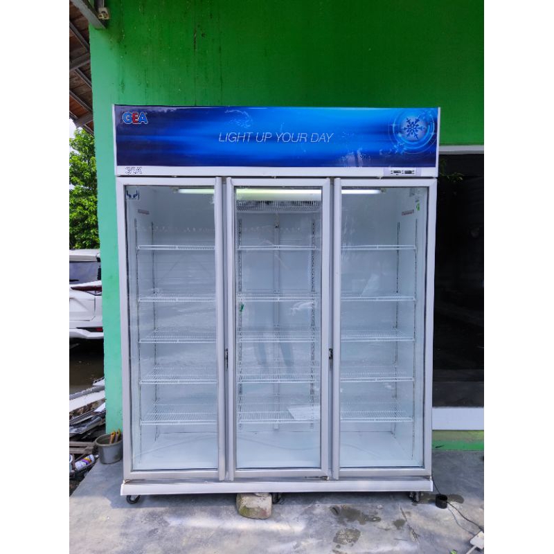 SHOWCASE 3 PINTU GEA