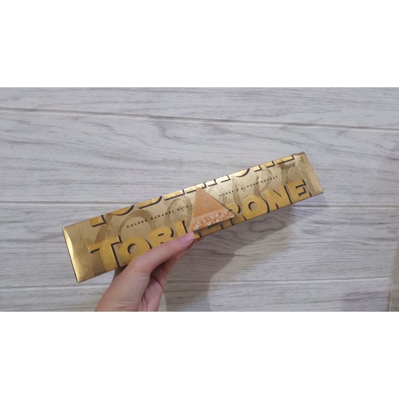 

TOBLERONE MILK CHOCOLATE WITH HONEY & ALMOND NOUGAT 360GR