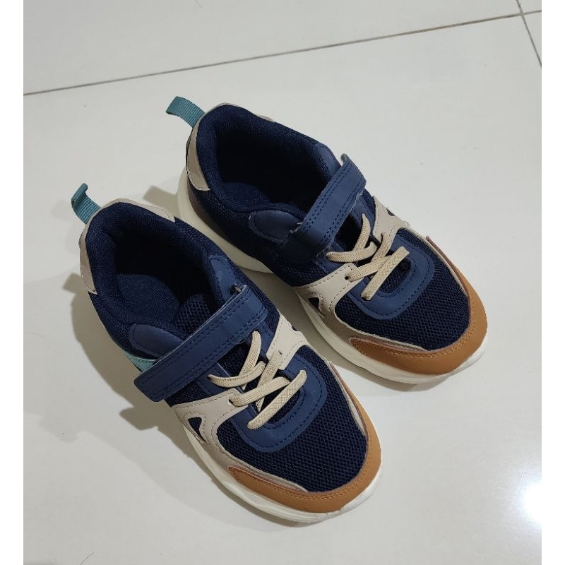 PRELOVED SEPATU ANAK MAX FASHION
