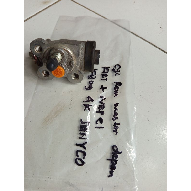 cylinder master rem depan kiri kijang 4K