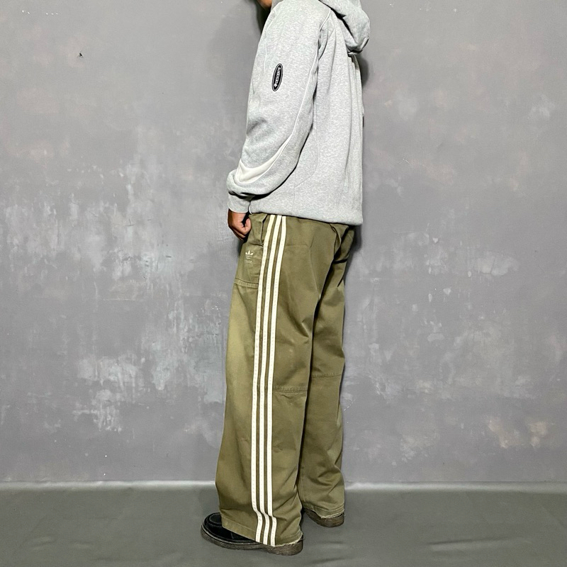 Adidas chinos stripe olive green