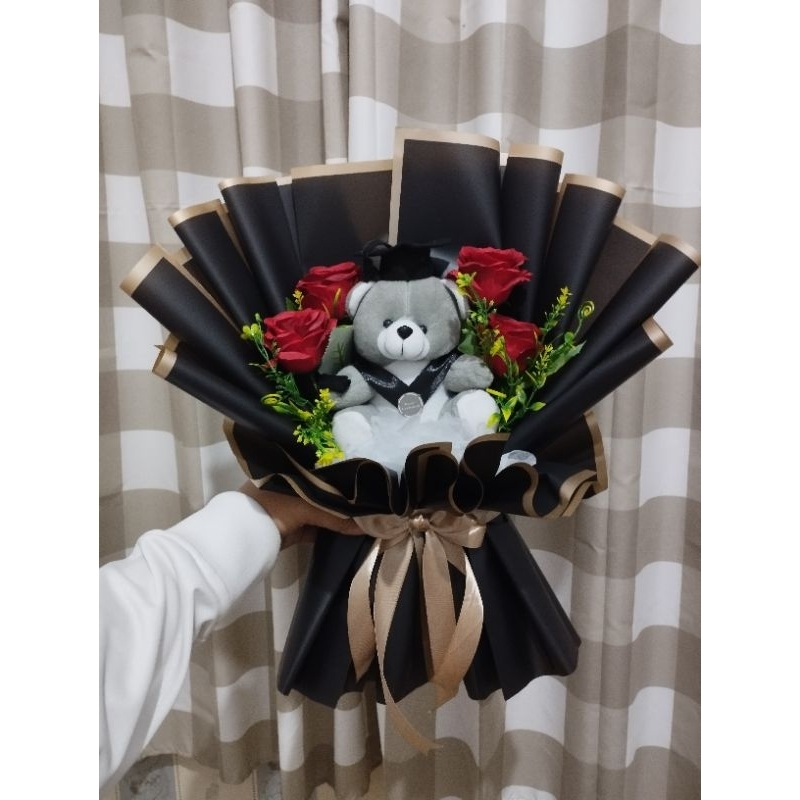 Buket wisuda cowok, buket wisuda hitam, buket boneka wisudaku cewek