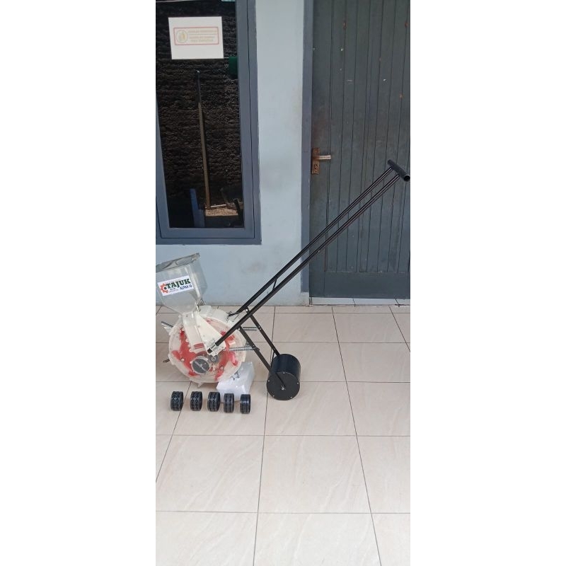 alat tanam jagung tajuk alpha