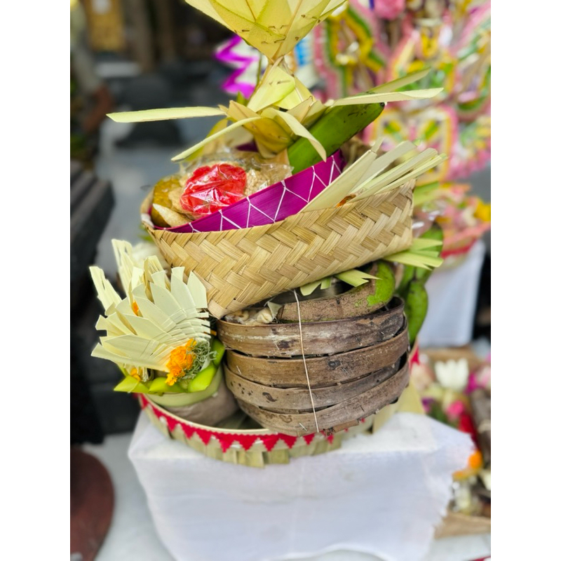 

Pemlaspas Adulang | Tumpeng Bungkul | Soda Putih Kuning | Peras Putih Kuning