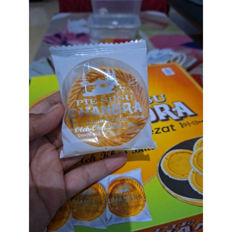 

PIE SUSU CHANDRA OLEH-OLEH KHAS BALI 25 PCS FREE KOTAK POLOS DAN BUBBLE WARP SIAP KIRIM