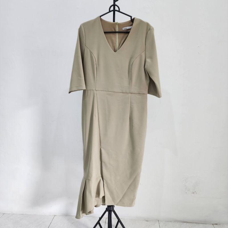 Preloved Dress polos warna sage green panjang