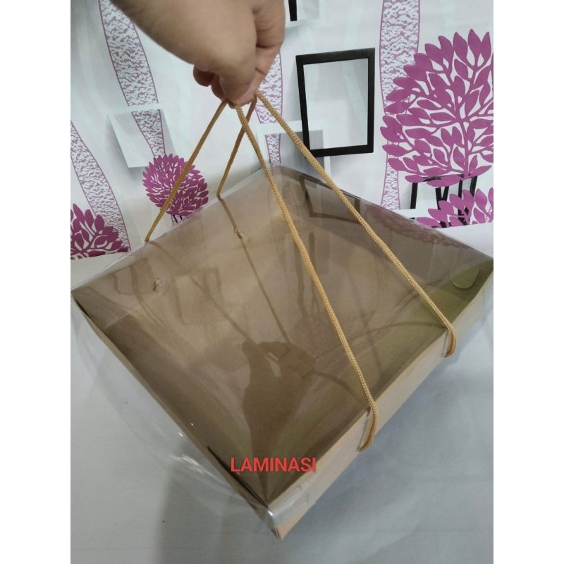 

Box Kraft mika/Dus/Kotak hampers/Kotak cake/Kotak kue mika jinjing (LAMINASI).