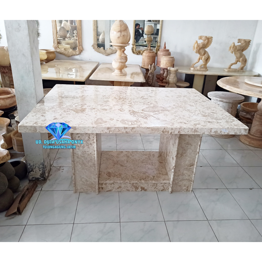 Meja makan marmer kotak