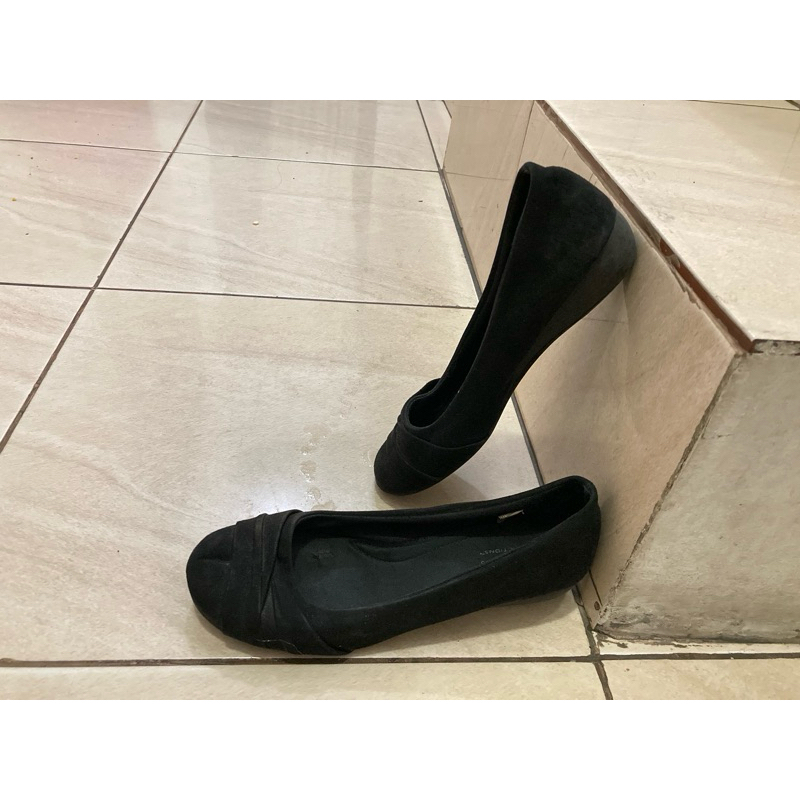Sepatu Formal Wanita Hitam - merk Comfort Plus-Payless uk 39-40