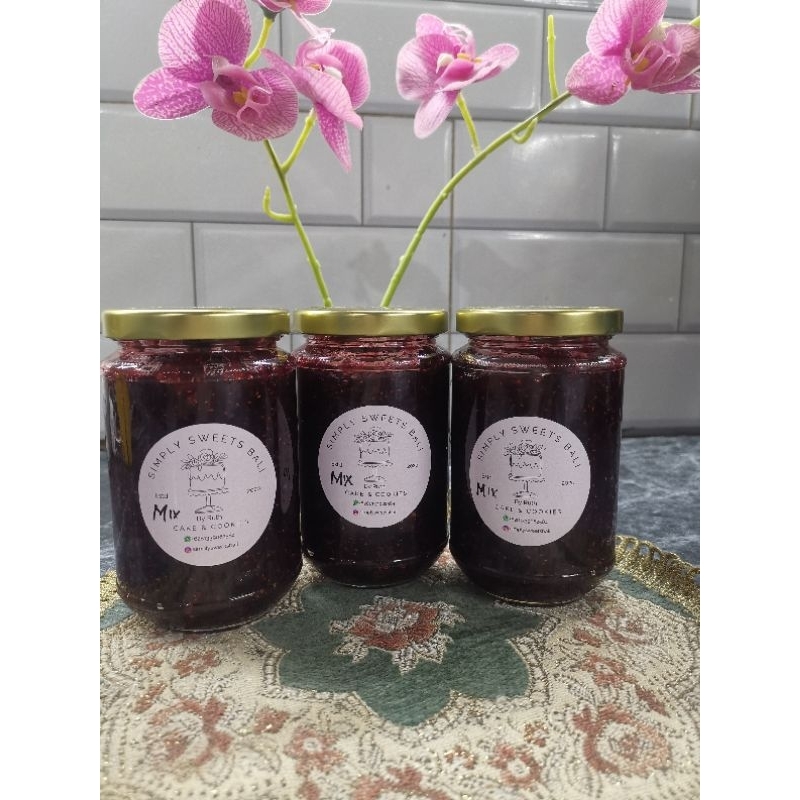 

HOME MADE JAM ( SELAI,) STROWBERRY / MIX BERRY 330ML