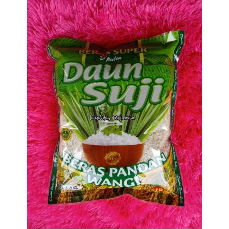 

Beras pulen lokal 1kg dengan packaging Daun Suji