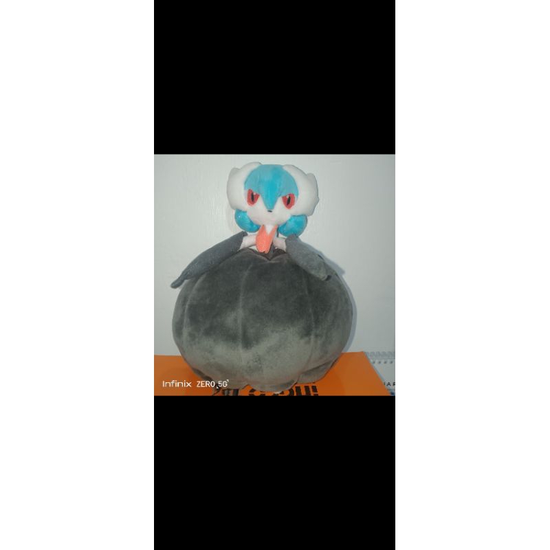 mega shiny gardevoir boneka preloved