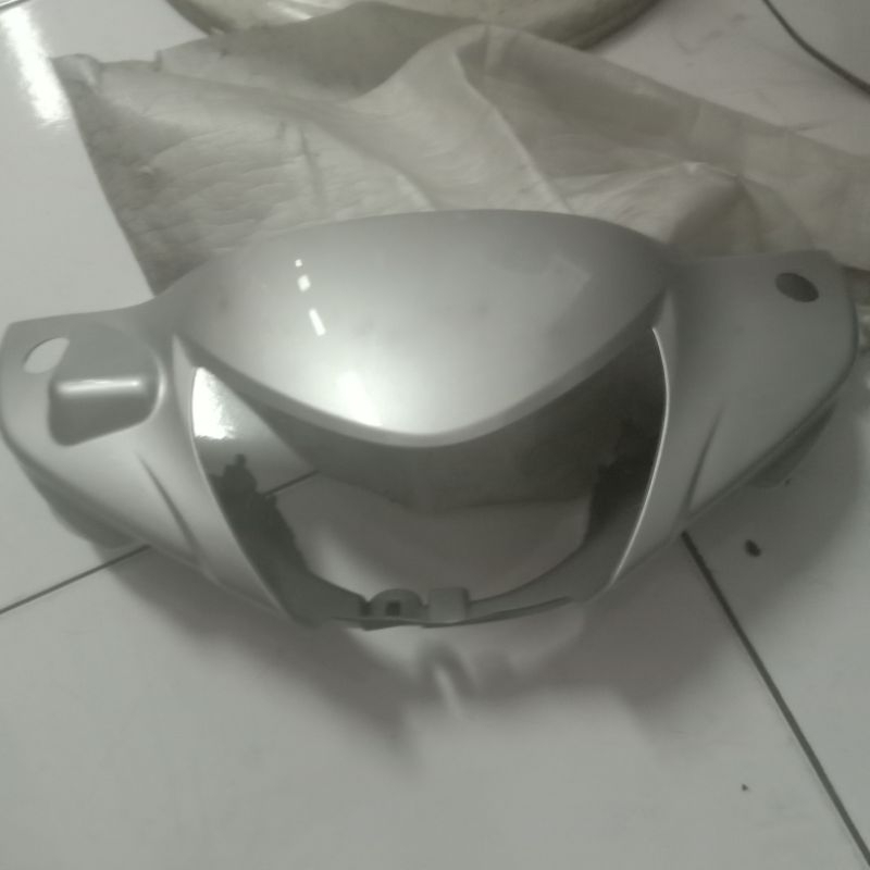 Batok lampu depan Cover handle front suzuki smash new FK110 warna silver dijamin original sgp