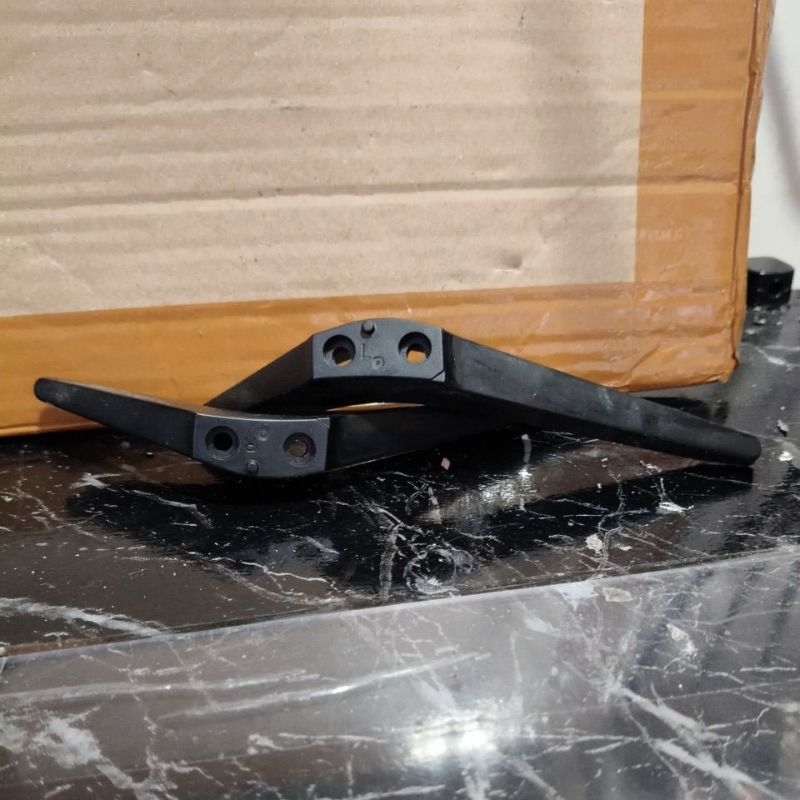 stand kaki TV Coocaa 24CTD2000