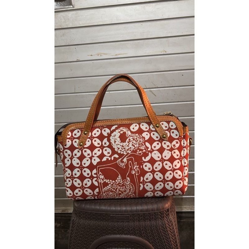 Tas Kulit Friendly Motif Batik Wayang