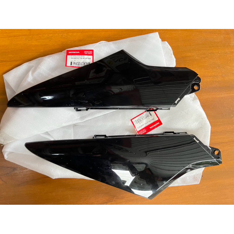 Cover Body Bodi Sambungan Body Belakang Kanan Kiri Honda Supra X 125 Batman HITAM 64380-KTM-850FMB 6