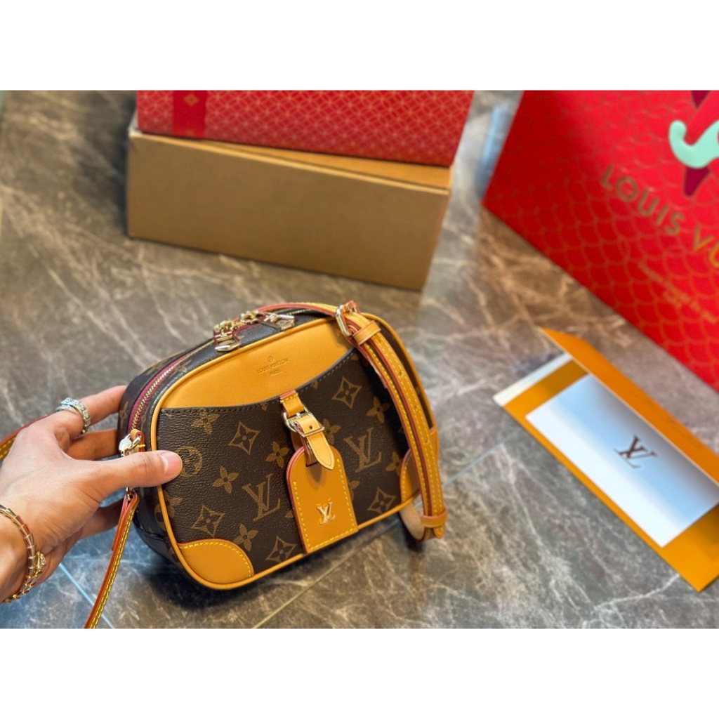 Tas wanita monogram shoulder bag