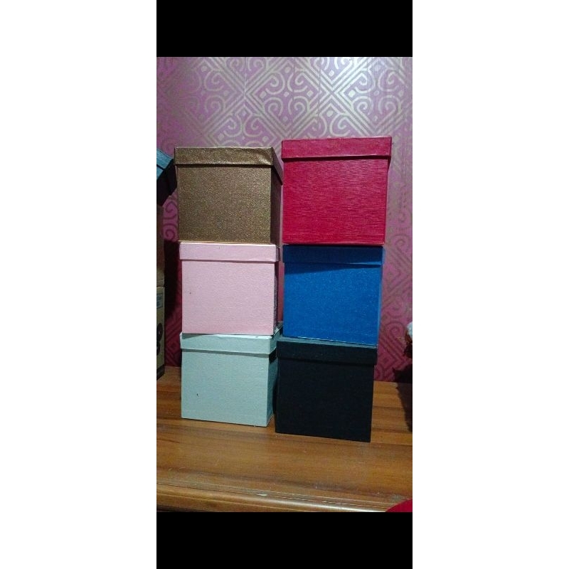 

Box Kado / Box Uang Tarik / Box Hadiah / Box hampers