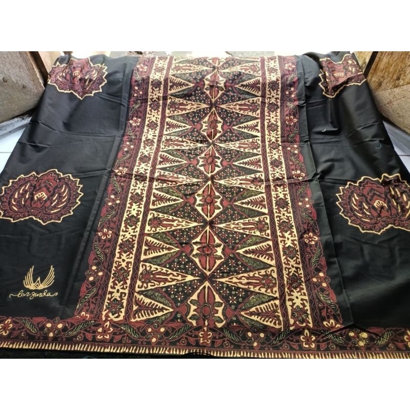 LAR GURDA KESIKAN HITAM GURDO