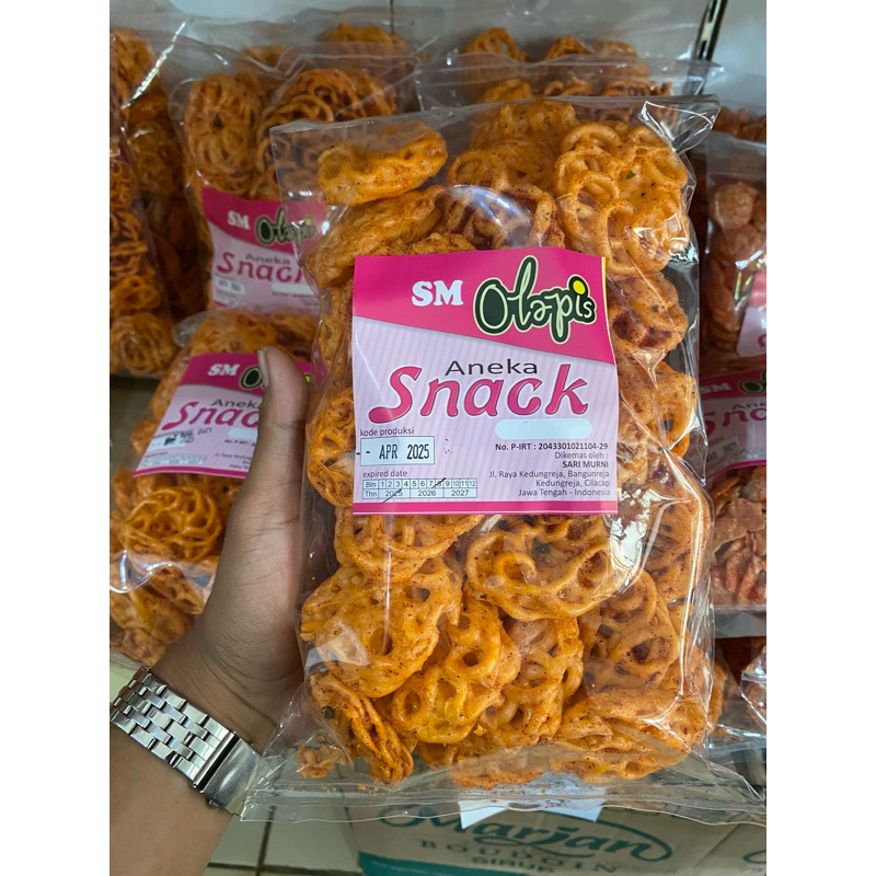 

(Oleholeh.id) Kerupuk seblak makanan oleh oleh khas Cilacap