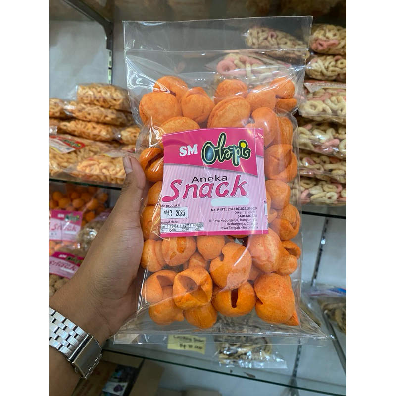 

(Oleholeh.id) Krupuk seblak keong cemilan oleh oleh Cilacap