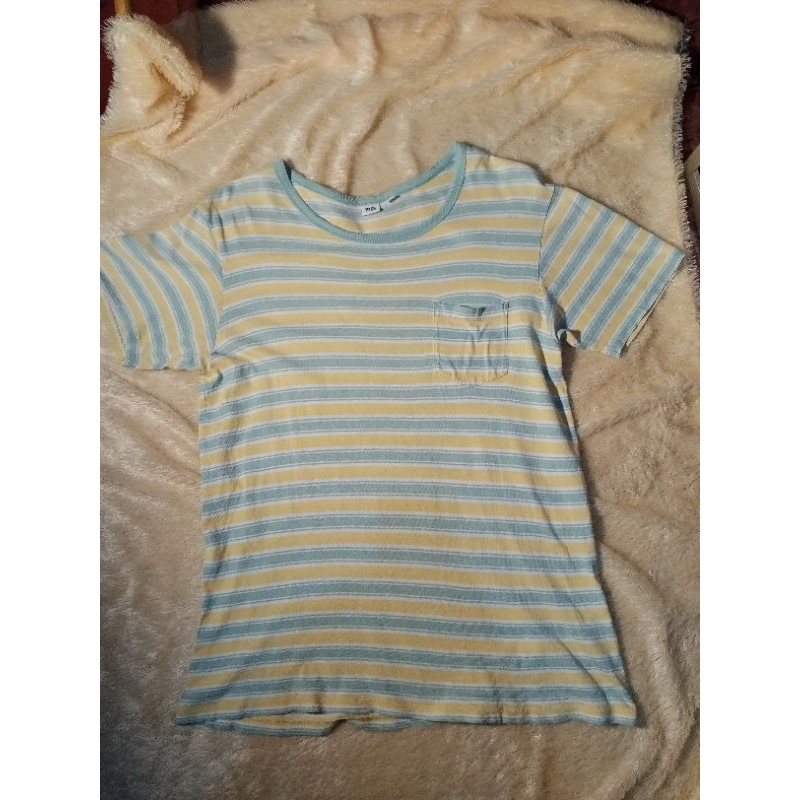 UNIQLO Salur Pocket T-shirt