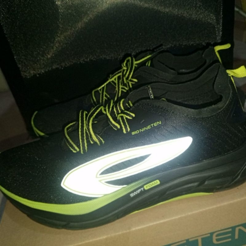 Sepatu Running 910 nineten hiroshi size 44 (preloved)