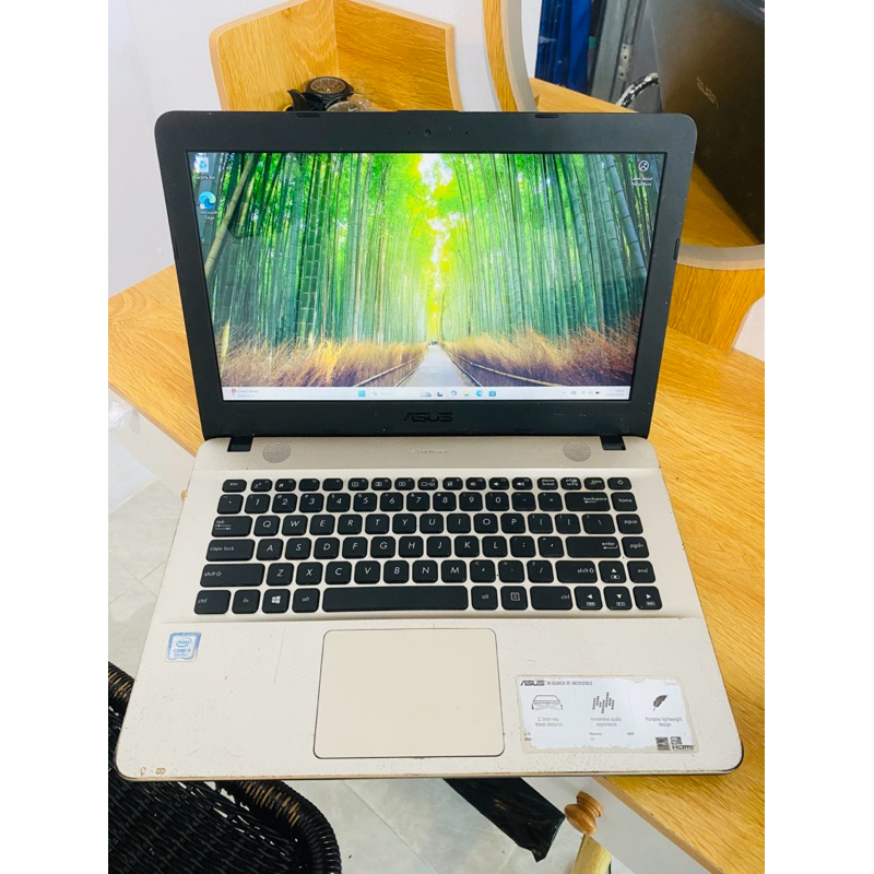 asus X441u. core i3 gen 8. ram 8/256gb ssd. no minus
