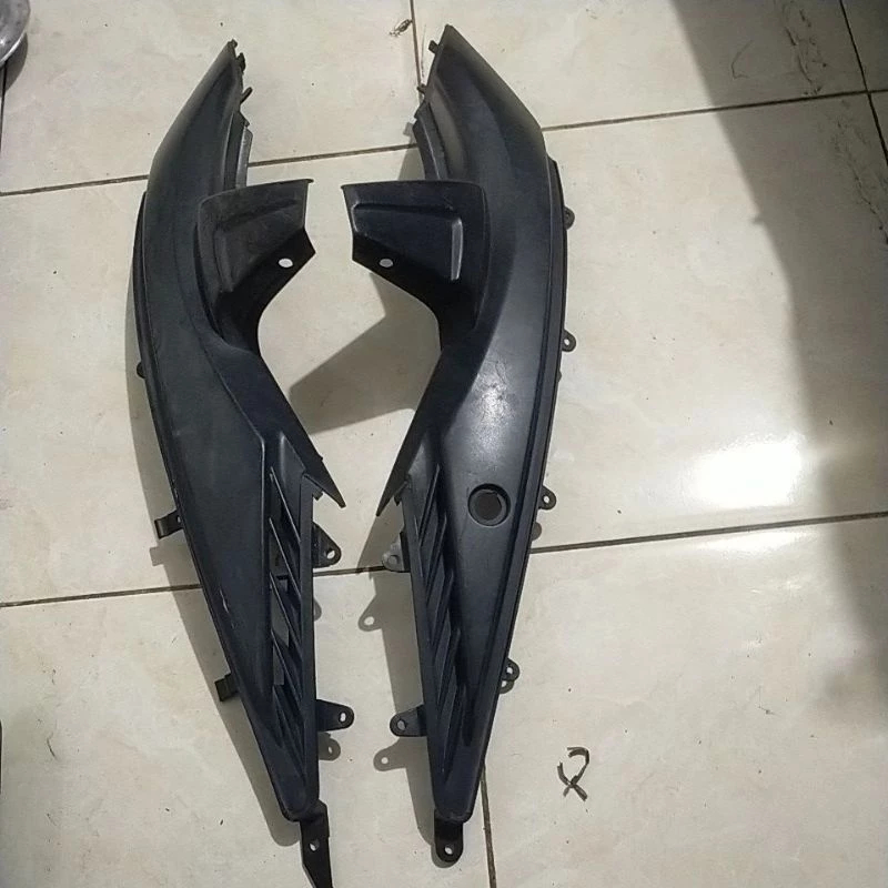 cover sambungan body samping Honda vario110 karbu original copotan