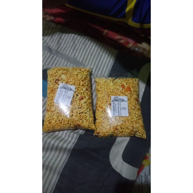 

mie pedas kriuk gurih/renyah