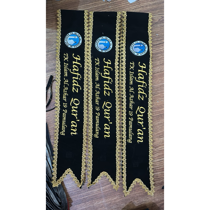 SELEMPANG WISUDA RENDA 2 LAPIS BLUDRU
