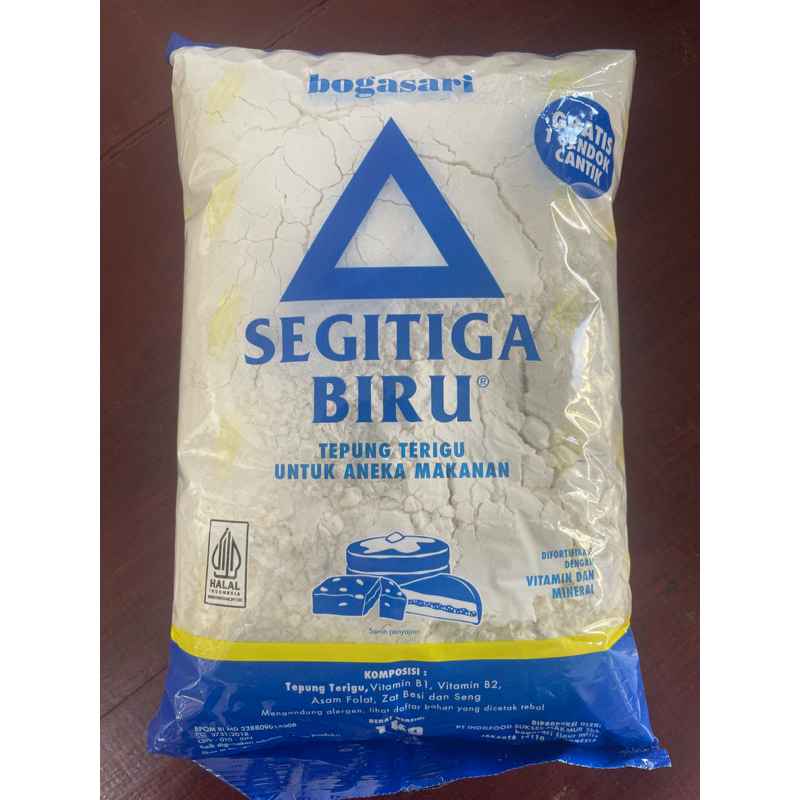 

TEPUNG TERIGU SEGITIGA BIRU 1kg