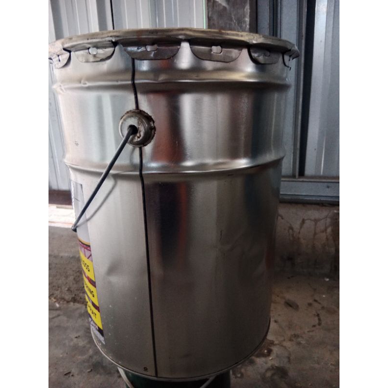 

cat minyak super white glossy