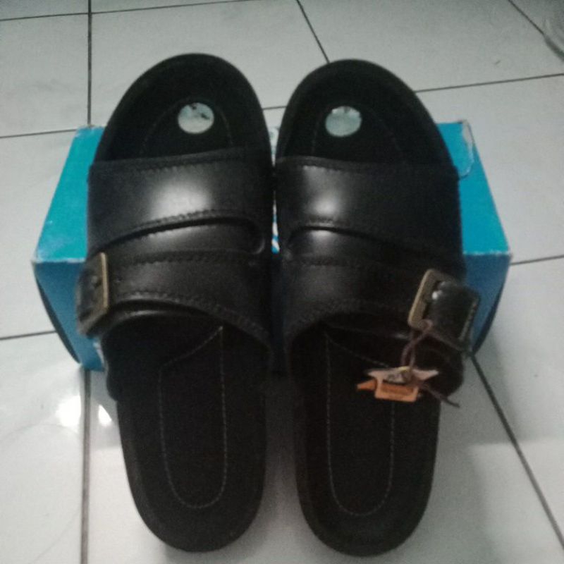 sandal pria indian