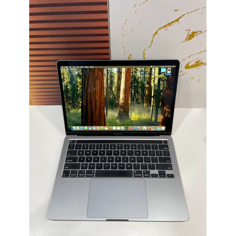 Macbook pro retina 2020 13 inch Ram 16gb ssd 512gb core i7