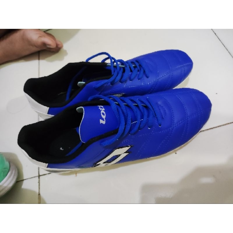 sepatu bola specs second