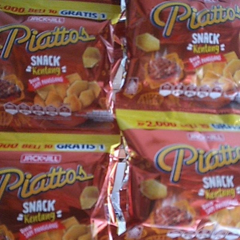 

Chiki piattos snack kentang rasa sapi panggang 1 renceng isi 11 pcs
