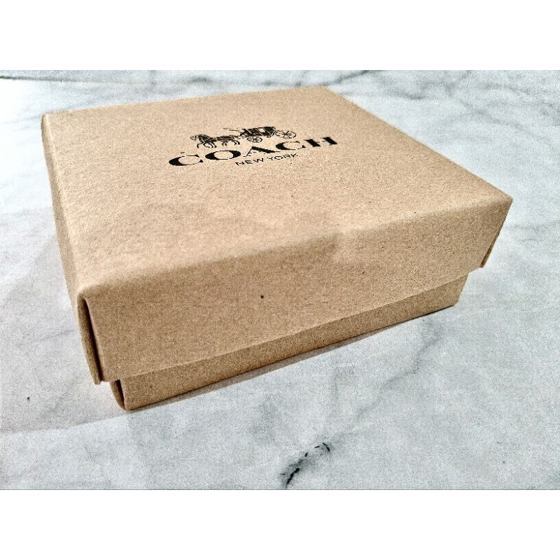 

Box COACH Untuk wallet