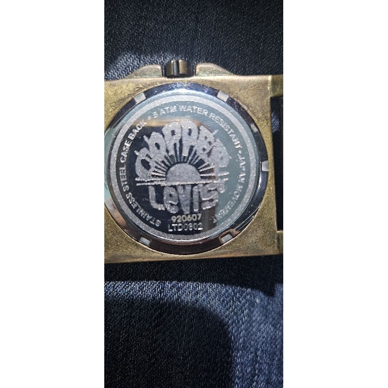 Jam tangan levis