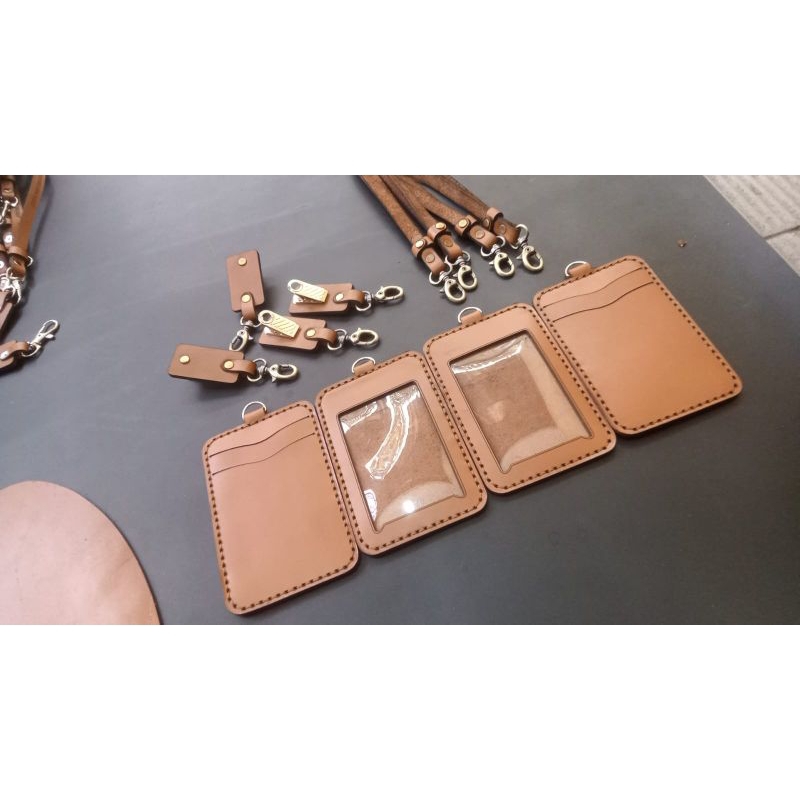 

ID CARD HOLDER KULIT SAPI ASLI MODEL 2 LAPIS KULIT