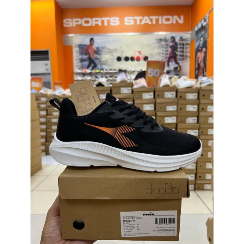 DIADORA HUGE, SEPATU DIADORA MURAH SEPATU ORIGINAL DIADORA MURAH DIADORA MURAH SEPATU ORIGINAL SEPAT