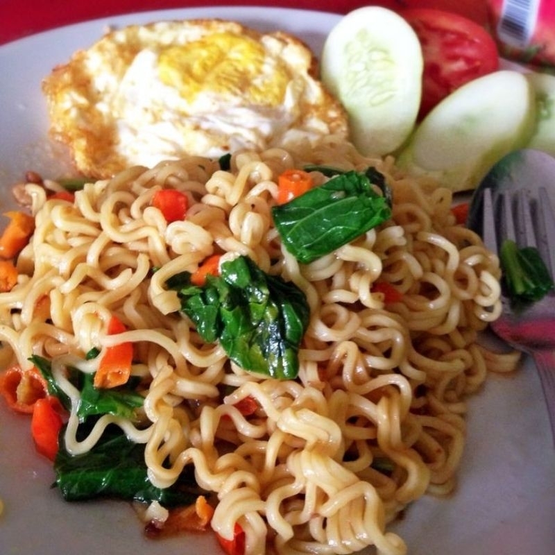 

mie goreng pedas&tidak pedas sama telur