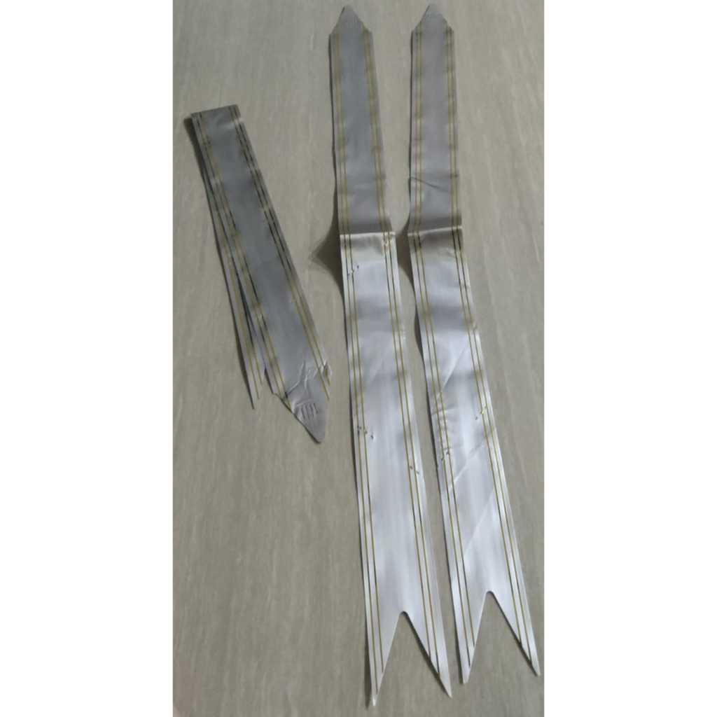 

Pita Tarik LIS EMAS Hiasan Parcel / Pita Serut Ukuran Jumbo Warna Silver Jual Perpcs