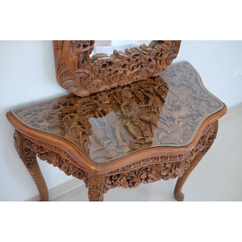 Satu Set Furniture Kayu Jati Bali di ukir oleh seniman Bali (Sofa, Meja Tamu, Meja Nakas dan Cermin)