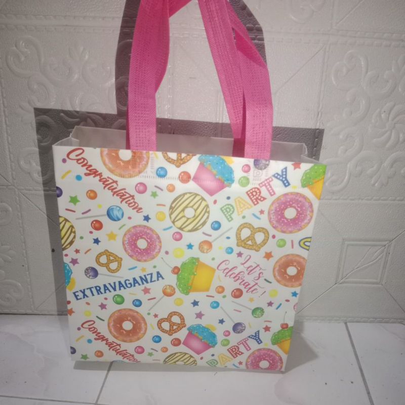 

tas parsel ulang tahun anak motif donat 25 25 09