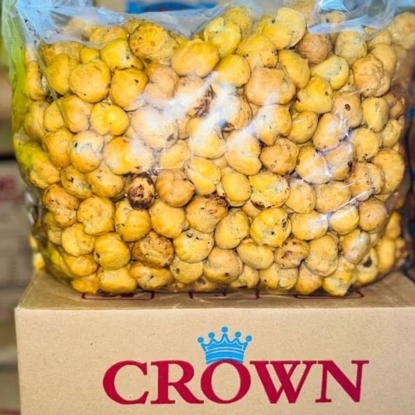 

(cemilan) soes coklat lumer merk Crown