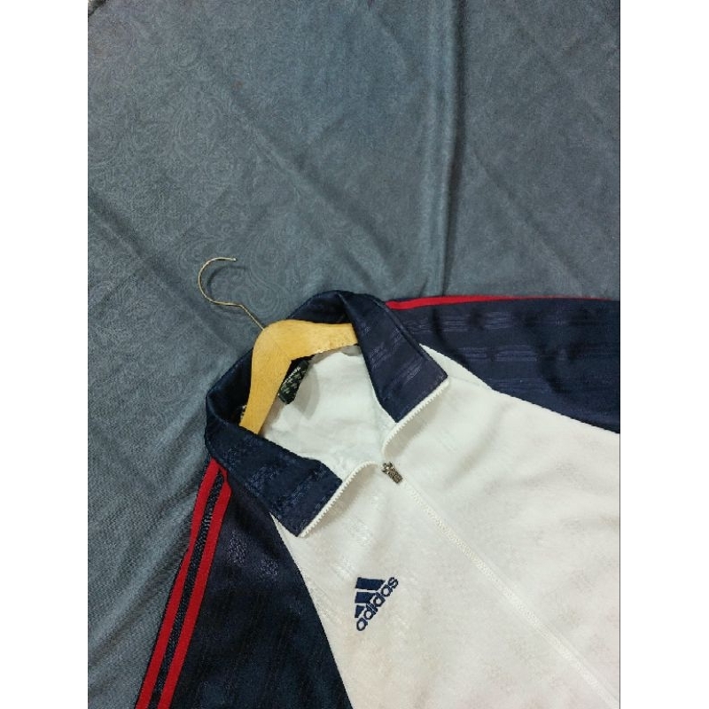 Thrift-Tracktop Adidas